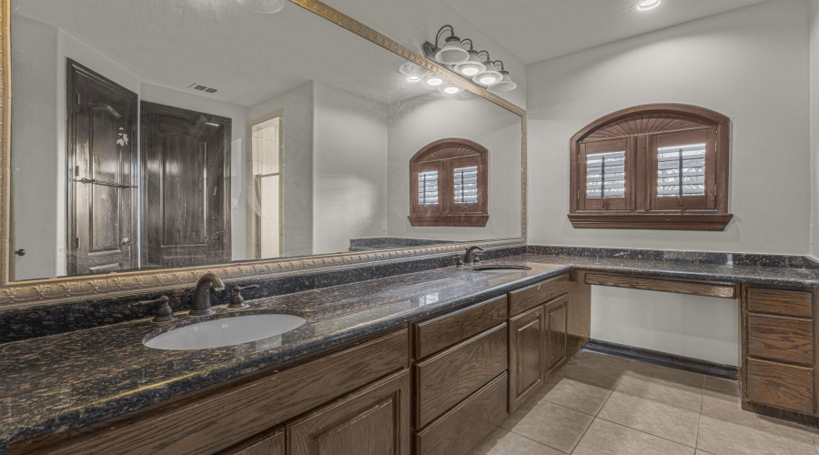 417 Lake Nakuru Ct, Laredo, Texas 78041, 6 Bedrooms Bedrooms, 9 Rooms Rooms,6 BathroomsBathrooms,Residential,For Sale,417 Lake Nakuru Ct,20264577