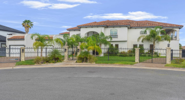 417 Lake Nakuru Ct, Laredo, Texas 78041, 6 Bedrooms Bedrooms, 9 Rooms Rooms,6 BathroomsBathrooms,Residential,For Sale,417 Lake Nakuru Ct,20264577