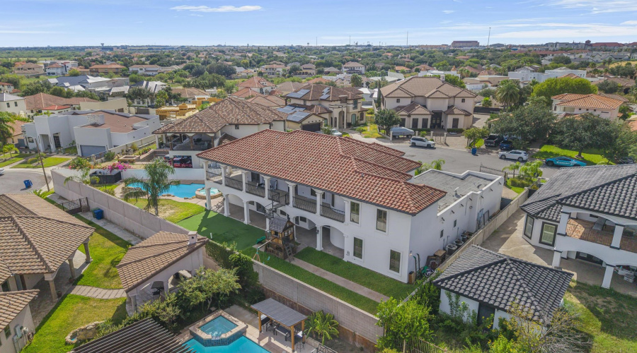 417 Lake Nakuru Ct, Laredo, Texas 78041, 6 Bedrooms Bedrooms, 9 Rooms Rooms,6 BathroomsBathrooms,Residential,For Sale,417 Lake Nakuru Ct,20264577