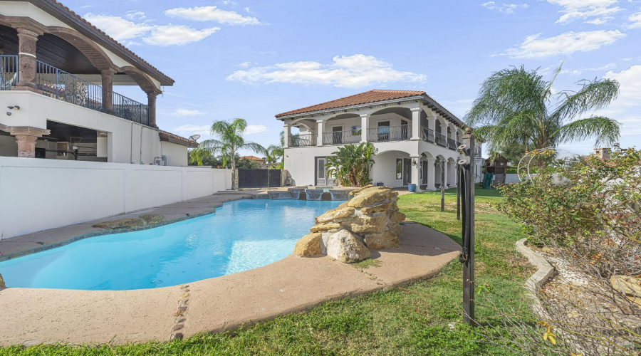 417 Lake Nakuru Ct, Laredo, Texas 78041, 6 Bedrooms Bedrooms, 9 Rooms Rooms,6 BathroomsBathrooms,Residential,For Sale,417 Lake Nakuru Ct,20264577