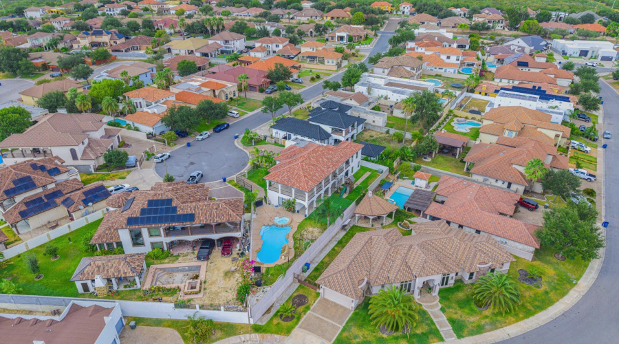 417 Lake Nakuru Ct, Laredo, Texas 78041, 6 Bedrooms Bedrooms, 9 Rooms Rooms,6 BathroomsBathrooms,Residential,For Sale,417 Lake Nakuru Ct,20264577