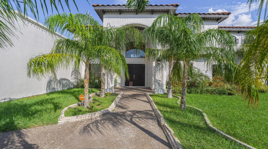 417 Lake Nakuru Ct, Laredo, Texas 78041, 6 Bedrooms Bedrooms, 9 Rooms Rooms,6 BathroomsBathrooms,Residential,For Sale,417 Lake Nakuru Ct,20264577
