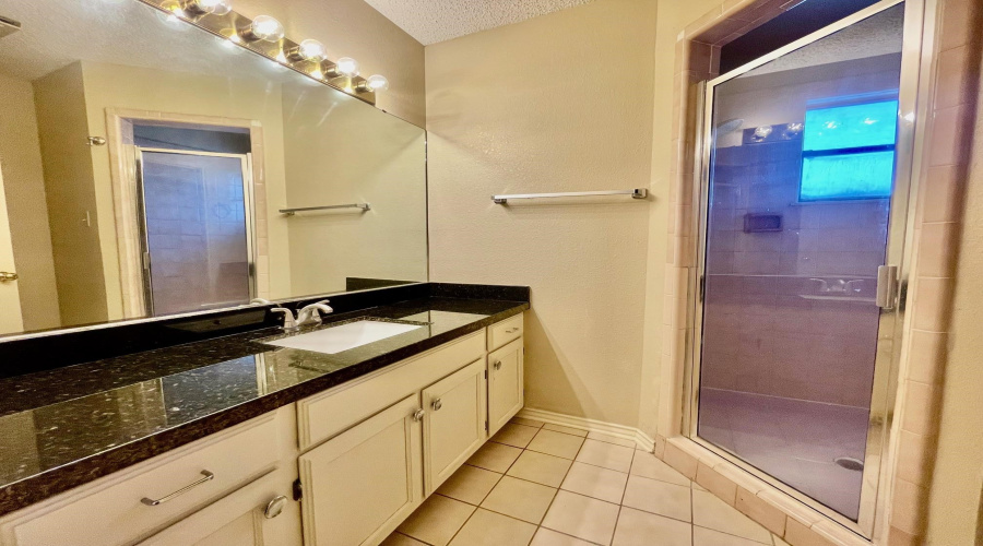 100 Village Blvd, Laredo, Texas 78041, 2 Bedrooms Bedrooms, 4 Rooms Rooms,2 BathroomsBathrooms,Residential,For Rent,100 Village Blvd,20264580