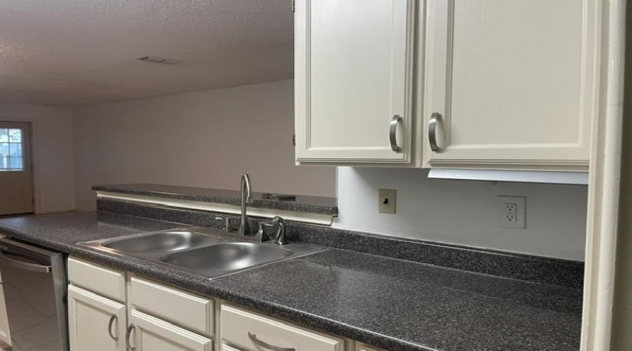 100 Village Blvd, Laredo, Texas 78041, 2 Bedrooms Bedrooms, 4 Rooms Rooms,2 BathroomsBathrooms,Residential,For Rent,100 Village Blvd,20264580