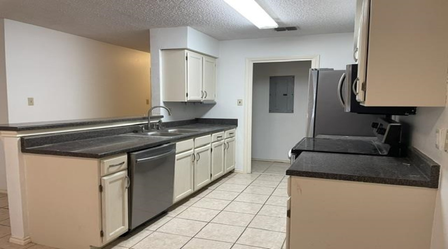 100 Village Blvd, Laredo, Texas 78041, 2 Bedrooms Bedrooms, 4 Rooms Rooms,2 BathroomsBathrooms,Residential,For Rent,100 Village Blvd,20264580