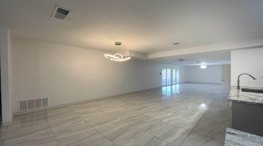 419 Del Mar Blvd, Laredo, Texas 78041, 3 Bedrooms Bedrooms, 6 Rooms Rooms,3 BathroomsBathrooms,Residential,For Rent,419 Del Mar Blvd,20264582