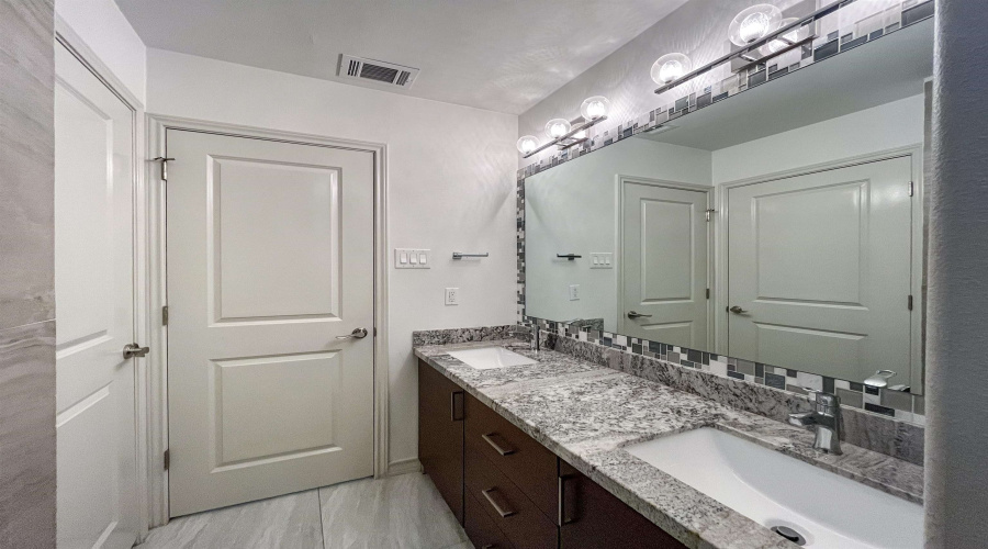 419 Del Mar Blvd, Laredo, Texas 78041, 3 Bedrooms Bedrooms, 6 Rooms Rooms,3 BathroomsBathrooms,Residential,For Rent,419 Del Mar Blvd,20264582