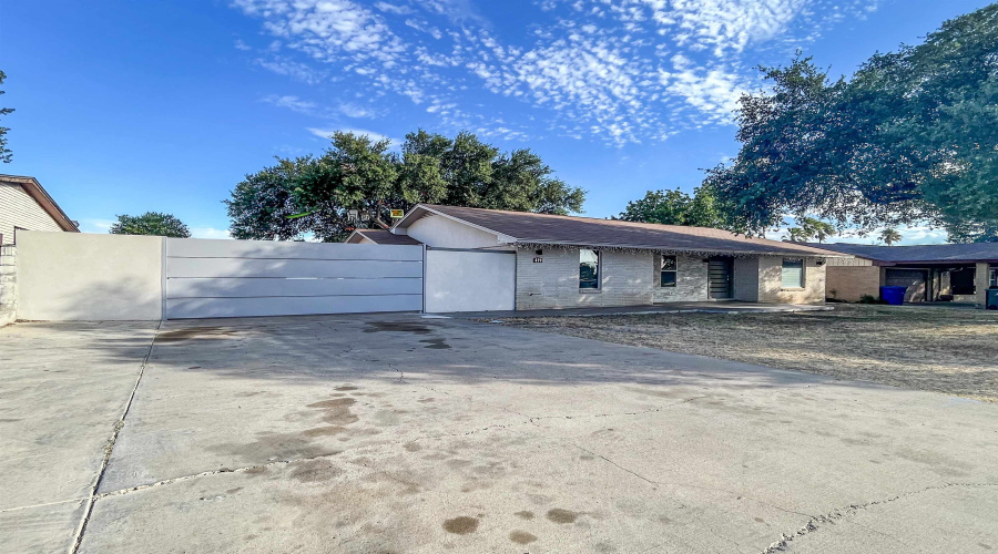 419 Del Mar Blvd, Laredo, Texas 78041, 3 Bedrooms Bedrooms, 6 Rooms Rooms,3 BathroomsBathrooms,Residential,For Rent,419 Del Mar Blvd,20264582