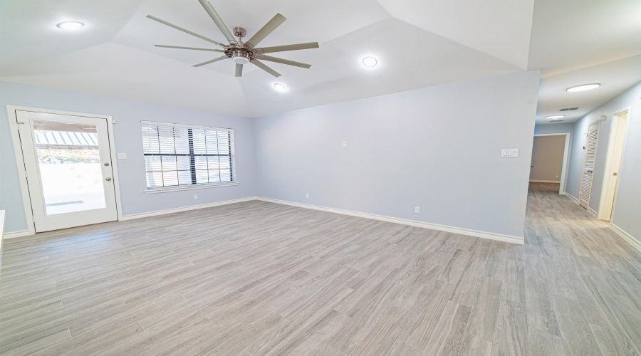 8655 Northridge Lp, Laredo, Texas 78045, 4 Bedrooms Bedrooms, 6 Rooms Rooms,3 BathroomsBathrooms,Residential,For Rent,8655 Northridge Lp,20264583