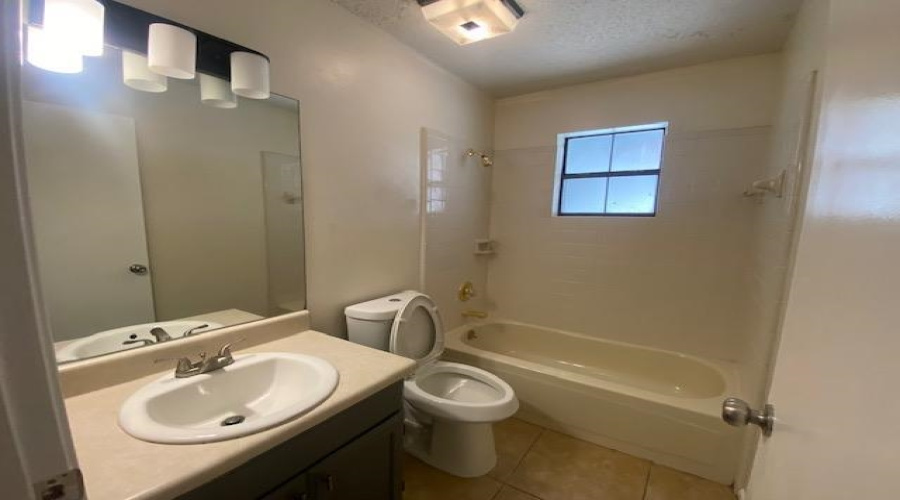 8810 Shalom Cir, Laredo, Texas 78045-6256, 3 Bedrooms Bedrooms, 6 Rooms Rooms,2 BathroomsBathrooms,Residential,For Sale,8810 Shalom Cir,20264584