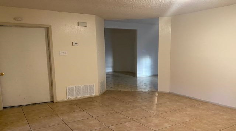 8810 Shalom Cir, Laredo, Texas 78045-6256, 3 Bedrooms Bedrooms, 6 Rooms Rooms,2 BathroomsBathrooms,Residential,For Sale,8810 Shalom Cir,20264584