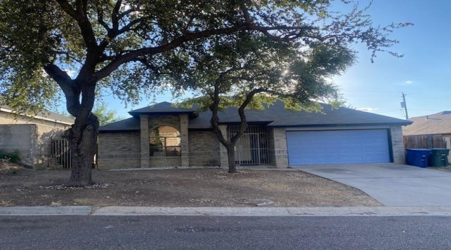 8810 Shalom Cir, Laredo, Texas 78045-6256, 3 Bedrooms Bedrooms, 6 Rooms Rooms,2 BathroomsBathrooms,Residential,For Sale,8810 Shalom Cir,20264584