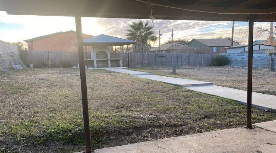 8810 Shalom Cir, Laredo, Texas 78045-6256, 3 Bedrooms Bedrooms, 6 Rooms Rooms,2 BathroomsBathrooms,Residential,For Sale,8810 Shalom Cir,20264584