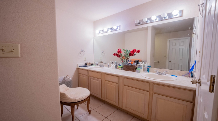 7521 Country Club Dr, Laredo, Texas 78041, 3 Bedrooms Bedrooms, 6 Rooms Rooms,2 BathroomsBathrooms,Residential,For Sale,7521 Country Club Dr,20264585