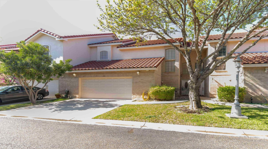 7521 Country Club Dr, Laredo, Texas 78041, 3 Bedrooms Bedrooms, 6 Rooms Rooms,2 BathroomsBathrooms,Residential,For Sale,7521 Country Club Dr,20264585