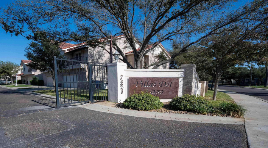 7521 Country Club Dr, Laredo, Texas 78041, 3 Bedrooms Bedrooms, 6 Rooms Rooms,2 BathroomsBathrooms,Residential,For Sale,7521 Country Club Dr,20264585