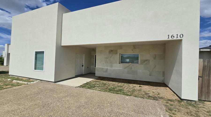 1610 Lomas Del Sur Blvd., LAREDO, Texas 78046, 3 Bedrooms Bedrooms, 5 Rooms Rooms,2 BathroomsBathrooms,Residential,For Sale,1610 Lomas Del Sur Blvd.,20264586