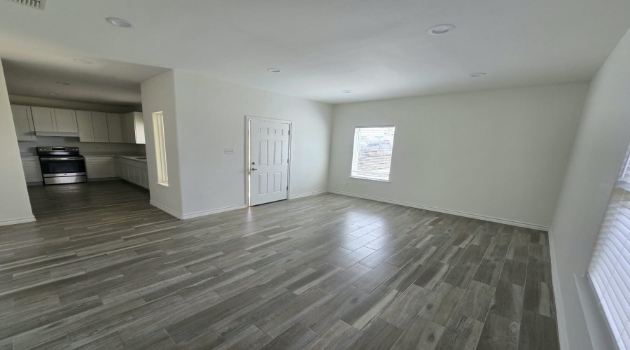 1610 Lomas Del Sur Blvd., LAREDO, Texas 78046, 3 Bedrooms Bedrooms, 5 Rooms Rooms,2 BathroomsBathrooms,Residential,For Sale,1610 Lomas Del Sur Blvd.,20264586