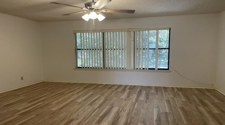 100 Village Blvd, Laredo, Texas 78041, 2 Bedrooms Bedrooms, 4 Rooms Rooms,2 BathroomsBathrooms,Residential,For Sale,100 Village Blvd,20264588