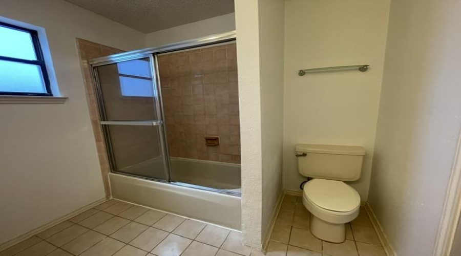 100 Village Blvd, Laredo, Texas 78041, 2 Bedrooms Bedrooms, 4 Rooms Rooms,2 BathroomsBathrooms,Residential,For Sale,100 Village Blvd,20264588