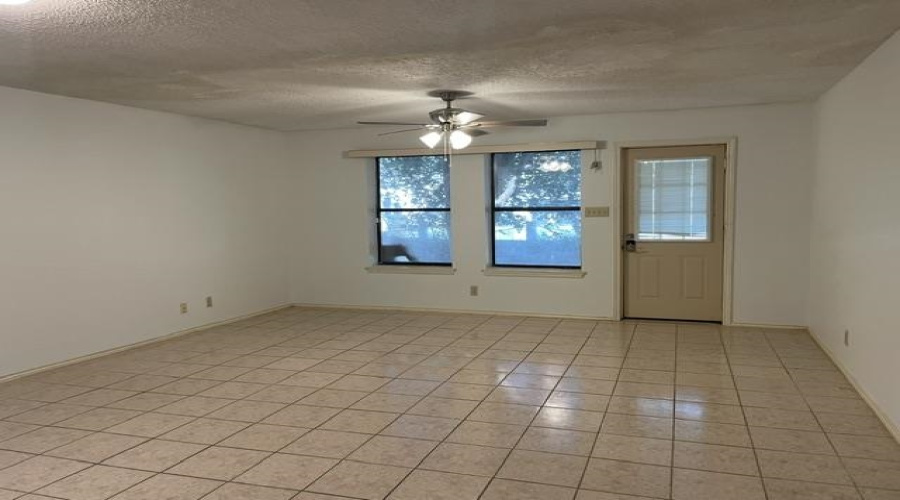 100 Village Blvd, Laredo, Texas 78041, 2 Bedrooms Bedrooms, 4 Rooms Rooms,2 BathroomsBathrooms,Residential,For Sale,100 Village Blvd,20264588