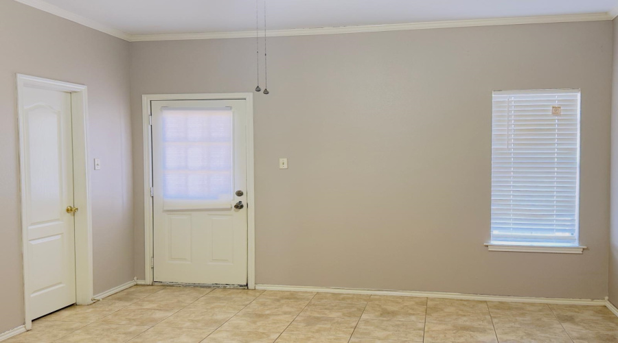 1207 Hillside Dr., Laredo, Texas 78041, 2 Bedrooms Bedrooms, 4 Rooms Rooms,2 BathroomsBathrooms,Residential,For Sale,1207 Hillside Dr.,20264589
