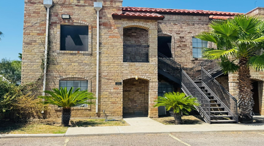 1207 Hillside Dr., Laredo, Texas 78041, 2 Bedrooms Bedrooms, 4 Rooms Rooms,2 BathroomsBathrooms,Residential,For Sale,1207 Hillside Dr.,20264589