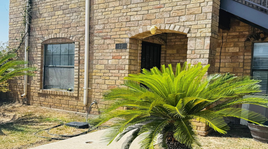 1207 Hillside Dr., Laredo, Texas 78041, 2 Bedrooms Bedrooms, 4 Rooms Rooms,2 BathroomsBathrooms,Residential,For Sale,1207 Hillside Dr.,20264589