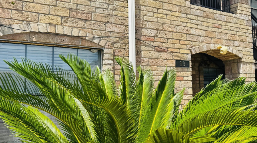 1207 Hillside Dr., Laredo, Texas 78041, 2 Bedrooms Bedrooms, 4 Rooms Rooms,2 BathroomsBathrooms,Residential,For Sale,1207 Hillside Dr.,20264589