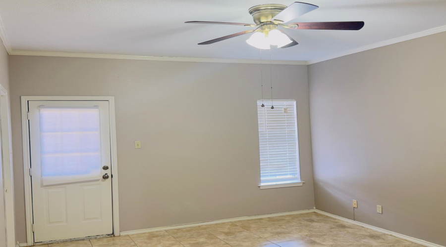 1207 Hillside Dr., Laredo, Texas 78041, 2 Bedrooms Bedrooms, 4 Rooms Rooms,2 BathroomsBathrooms,Residential,For Sale,1207 Hillside Dr.,20264589