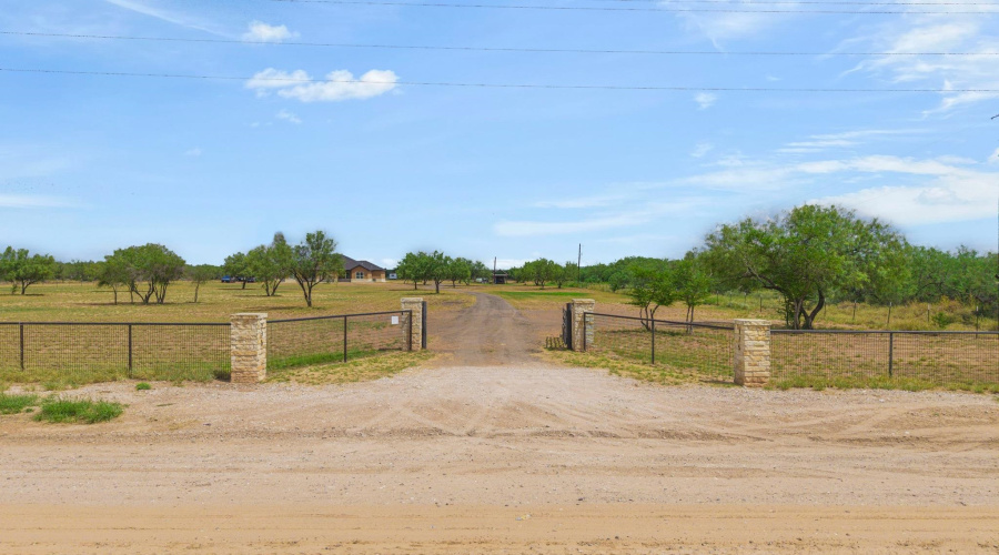 275 Jefferies Rd., Laredo, Texas 78045-3719, 4 Bedrooms Bedrooms, 8 Rooms Rooms,3 BathroomsBathrooms,Residential,For Sale,275 Jefferies Rd.,20264590