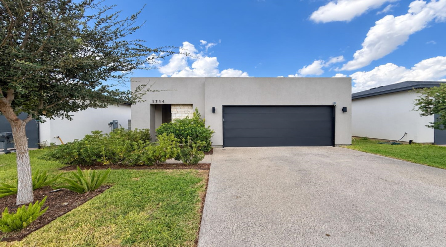 1714 Lomas Del Sur Blvd., Laredo, Texas 78046, 3 Bedrooms Bedrooms, 5 Rooms Rooms,2 BathroomsBathrooms,Residential,For Sale,1714 Lomas Del Sur Blvd.,20264596