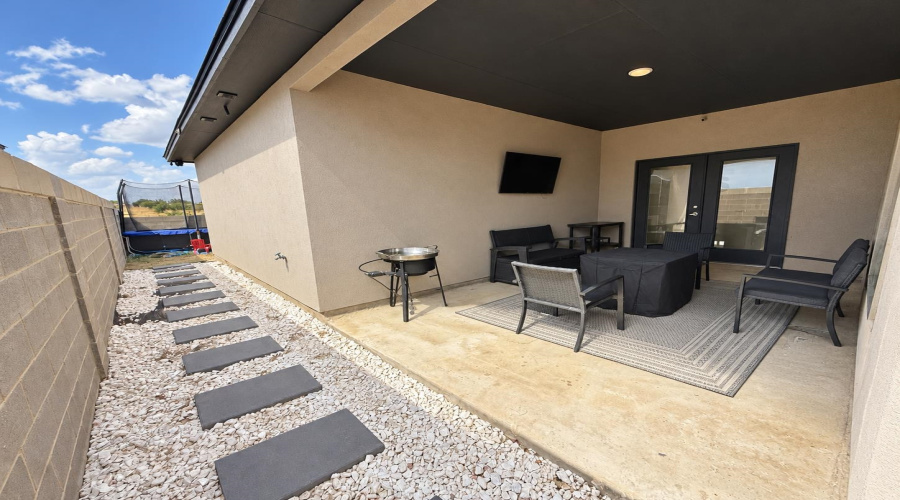 1714 Lomas Del Sur Blvd., Laredo, Texas 78046, 3 Bedrooms Bedrooms, 5 Rooms Rooms,2 BathroomsBathrooms,Residential,For Sale,1714 Lomas Del Sur Blvd.,20264596