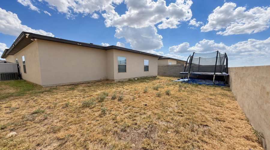 1714 Lomas Del Sur Blvd., Laredo, Texas 78046, 3 Bedrooms Bedrooms, 5 Rooms Rooms,2 BathroomsBathrooms,Residential,For Sale,1714 Lomas Del Sur Blvd.,20264596