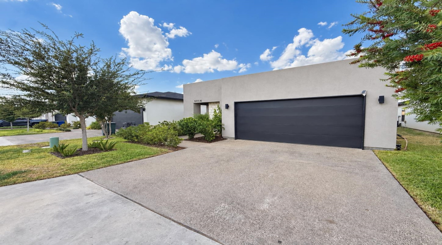 1714 Lomas Del Sur Blvd., Laredo, Texas 78046, 3 Bedrooms Bedrooms, 5 Rooms Rooms,2 BathroomsBathrooms,Residential,For Sale,1714 Lomas Del Sur Blvd.,20264596