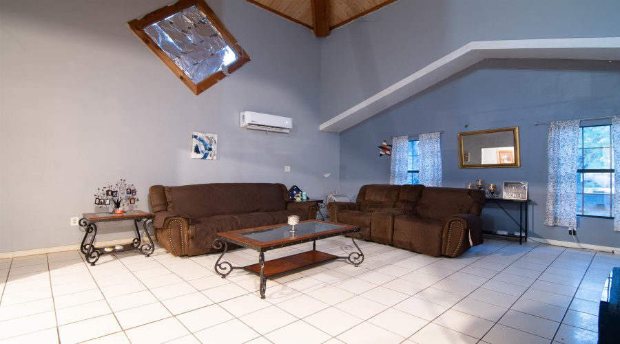 3305 Corpus Christi St, Laredo, Texas 78043, 4 Bedrooms Bedrooms, 7 Rooms Rooms,2 BathroomsBathrooms,Residential,For Sale,3305 Corpus Christi St,20264597