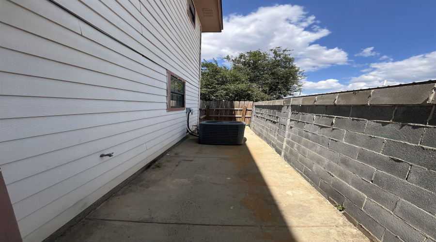 2803 Bayard St, Laredo, Texas 78046-8259, 2 Bedrooms Bedrooms, 4 Rooms Rooms,1 BathroomBathrooms,Residential,For Rent,2803 Bayard St,20264598