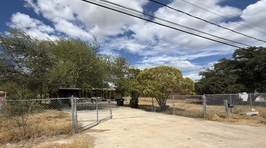 1552 Orquidia Ln W, Rio Bravo, Texas 78046, 1 Bedroom Bedrooms, 4 Rooms Rooms,1 BathroomBathrooms,Residential,For Sale,1552 Orquidia Ln W,20264599