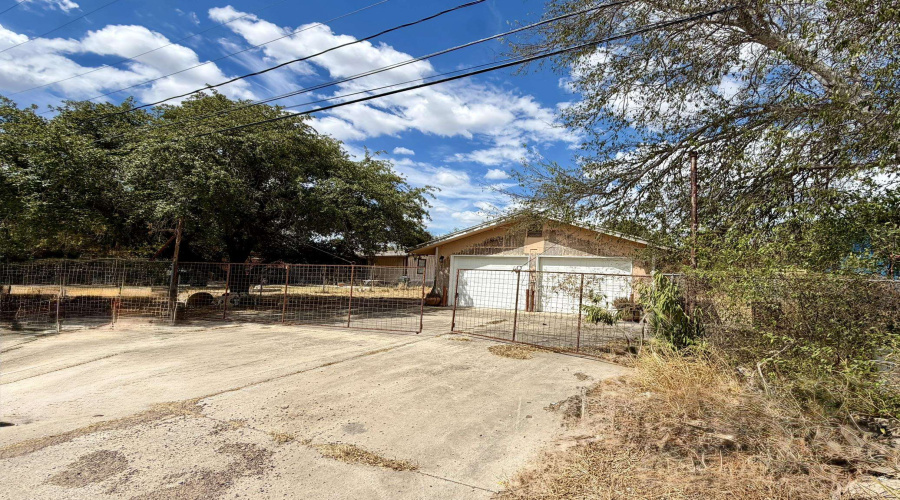 1552 Orquidia Ln W, Rio Bravo, Texas 78046, 1 Bedroom Bedrooms, 4 Rooms Rooms,1 BathroomBathrooms,Residential,For Sale,1552 Orquidia Ln W,20264599