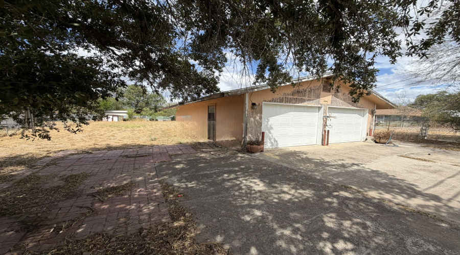 1552 Orquidia Ln W, Rio Bravo, Texas 78046, 1 Bedroom Bedrooms, 4 Rooms Rooms,1 BathroomBathrooms,Residential,For Sale,1552 Orquidia Ln W,20264599