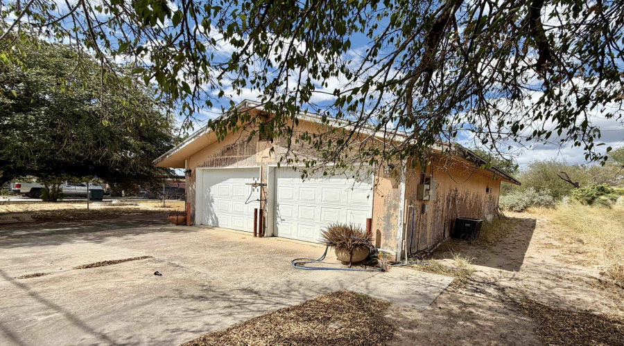 1552 Orquidia Ln W, Rio Bravo, Texas 78046, 1 Bedroom Bedrooms, 4 Rooms Rooms,1 BathroomBathrooms,Residential,For Sale,1552 Orquidia Ln W,20264599