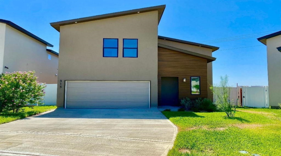 313 Deer Path Loop, Laredo, Texas 78045-2235, 3 Bedrooms Bedrooms, 6 Rooms Rooms,2 BathroomsBathrooms,Residential,For Rent,313 Deer Path Loop,20264603
