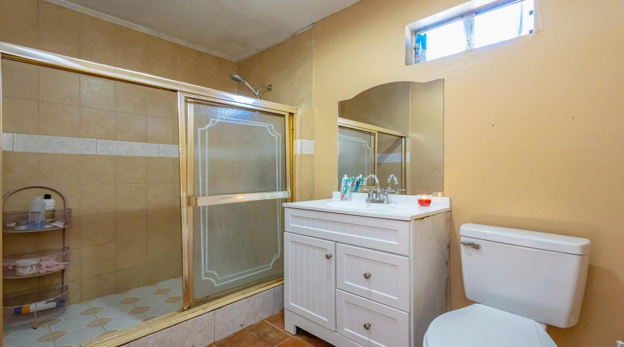 1810 Convent Ave, Laredo, Texas 78040, ,Multi-family,For Sale,1810 Convent Ave,20264611