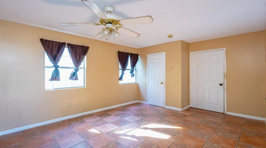 1810 Convent Ave, Laredo, Texas 78040, ,Multi-family,For Sale,1810 Convent Ave,20264611