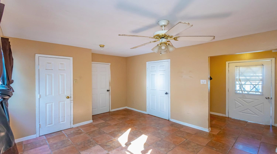 1810 Convent Ave, Laredo, Texas 78040, ,Multi-family,For Sale,1810 Convent Ave,20264611