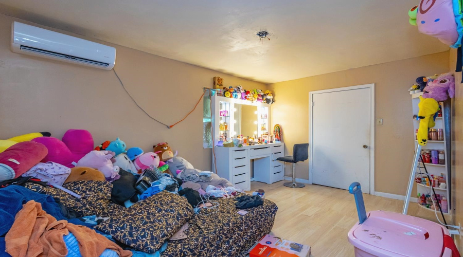 1810 Convent Ave, Laredo, Texas 78040, ,Multi-family,For Sale,1810 Convent Ave,20264611