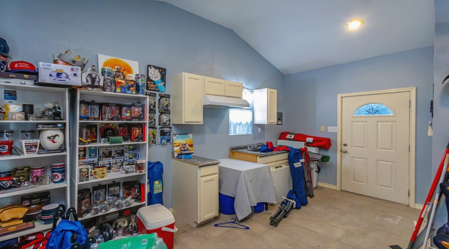 1810 Convent Ave, Laredo, Texas 78040, ,Multi-family,For Sale,1810 Convent Ave,20264611