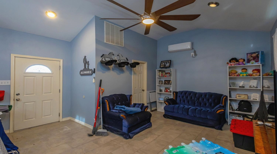 1810 Convent Ave, Laredo, Texas 78040, ,Multi-family,For Sale,1810 Convent Ave,20264611