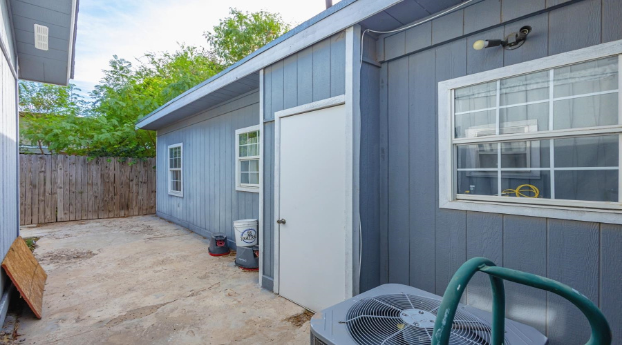 1810 Convent Ave, Laredo, Texas 78040, ,Multi-family,For Sale,1810 Convent Ave,20264611
