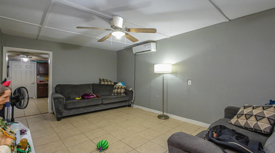 1810 Convent Ave, Laredo, Texas 78040, ,Multi-family,For Sale,1810 Convent Ave,20264611